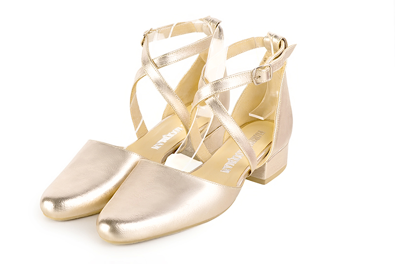 Gold women's open side shoes, with crossed straps. Round toe. Low block heels. Front view - Florence KOOIJMAN